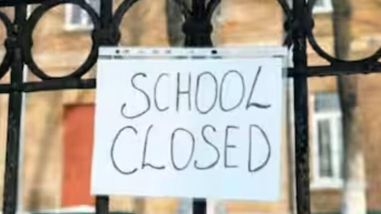 Madrasa Demolition Violence in Haldwani All School Closed Due to Security Haldwani School Closed: हल्द्वानी में बवाल के बाद शुक्रवार को बंद रहेंगे स्कूल, जिला प्रशासन ने लिया फैसला