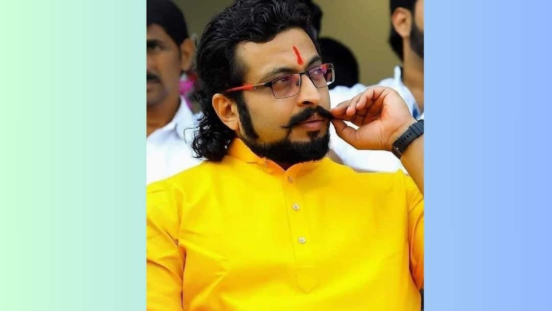 Amol Kolhe : राष्ट्रवादीच्या फुटीपेक्षा खासदार अमोल कोल्हेंच्या भूमिकेचीच चर्चा; शेअर केलेल्या फोटोनं वेधलं लक्ष! Amol Kolhe role is discussed more than the split of NCP The shared photo attracted attention sharad pawar ajit pawar ncp Amol Kolhe : राष्ट्रवादीच्या फुटीपेक्षा खासदार अमोल कोल्हेंच्या भूमिकेचीच चर्चा; शेअर केलेल्या फोटोनं वेधलं लक्ष!