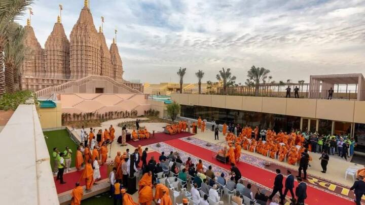 गौरतलब है कि मध्य पूर्व में पारंपरिक हिंदू वास्तुकला शैली में पहला पाषण निर्मित मंदिर होने जा रहा है, जिसका निर्माण बीएपीएस संस्था द्वारा किया गया है. अबूधाबी में स्थित यह भव्य मंदिर भारत और संयुक्त अरब अमीरात के बीच मैत्री, सांस्कृतिक सद्भाव व सहयोग की भावना का प्रतीक है.