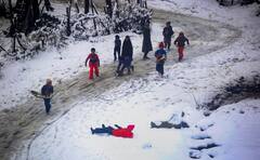 Jammu-Kashmir Snowfall : जम्मू-काश्मीरमध्ये हिमवर्षाव!