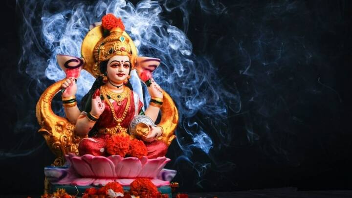 জ্যোতিষশাস্ত্র অনুসারে, বৃহস্পতিবার বাড়ির যে কোনও ঘরে বা মন্দিরে হলুদের মালা ঝুলিয়ে দিন। এর সঙ্গে শ্রী হরি ও মা লক্ষ্মীকে লাড্ডু নিবেদন করুন। এই উপায় অবলম্বন করলে ঘরে সুখ, সমৃদ্ধি ও শান্তি আসবে।