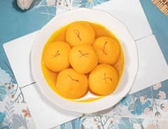 मां सरस्वती को बसंत पंचमी के दिन आप लगा सकते हैं इन चीजों का भोग, प्रसन्न हो जाएंगी विद्या की देवी