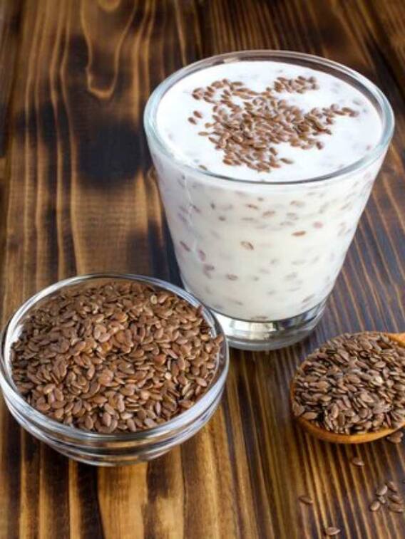 इन 9 कारणों से दूध में मिलाकर पिएं अलसी का बीज