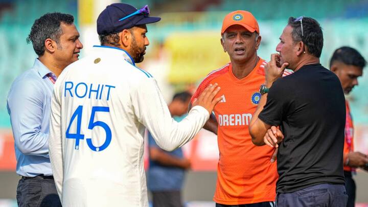 टीम इंडिया के कप्तान रोहित शर्मा और चीफ सेलेक्टर अजीत अगरकर विशाखापट्टनम टेस्ट मैच के बाद बातचीत करते हुए नजर आए थे. इस दौरान हेड कोच राहुल द्रविड़ भी मौजूद थे. टीम इंडिया तीसरे टेस्ट में कई बदलावों के साथ मैदान पर उतरेगी.