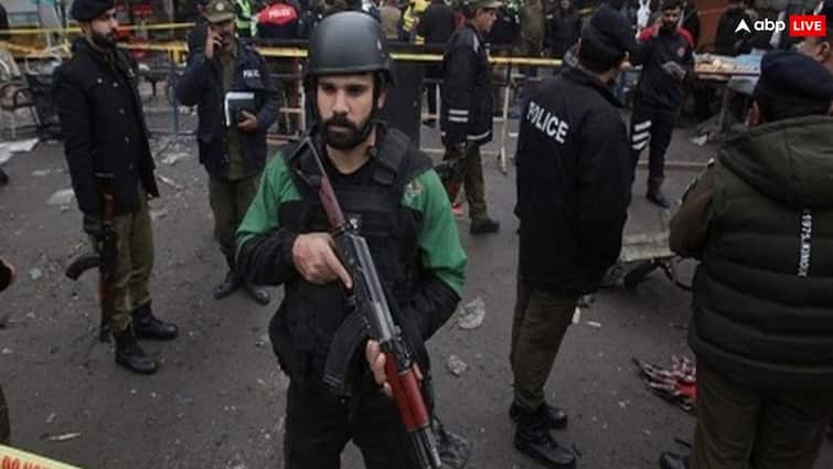 पाकिस्तान में चुनाव के बीच बंदूकधारियों ने सुरक्षा बलों पर बोला हमला, 1 अधिकारी की मौत