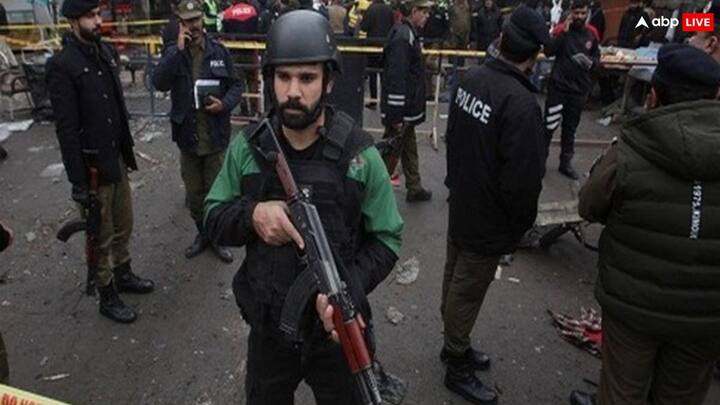 Pakistan Election 2024 Unidentified gunmen attack security forces in Khyber Pakhtunkhwa 1 officer killed Pakistan Election 2024: पाकिस्तान में चुनाव के बीच बंदूकधारियों ने सुरक्षा बलों पर बोला हमला, 1 अधिकारी की मौत