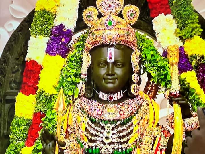 અહીં શ્યામ વર્ણી  શ્રી રામની નવી મૂર્તિ કમળ પર બિરાજમાન છે. આ મૂર્તિ  5 વર્ષના બાલ્ય સ્વરૂપની  છે જેની લંબાઈ 8 ફૂટ છે. આ પ્રતિમા મૈસુરના અરુણ યોગીરાજ દ્વારા બનાવવામાં આવી છે.