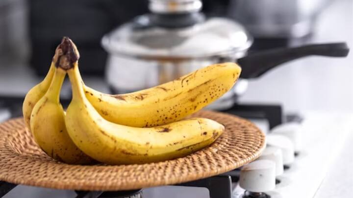 শুধু হার্ট নয়, পেট ঠিক রাখতেও দারুণ কাজ দেয় কলা। দ্রুত পেট সাফ করায় এই ফল। (ছবি সৌজন্য - ফ্রিপিক)