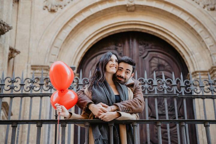 हा संपूर्ण आठवडा जोडप्यांसाठी खूप खास आहे आणि ते वर्षभर या आठवड्याची वाट पाहतात जेणेकरून ते आपल्या जोडीदाराला वेगवेगळ्या प्रकारे खास वाटू शकतील.टेडी डे 10 फेब्रुवारी रोजी साजरा केला जातो. या दिवशी लोक त्यांच्या प्रियजनांना टेडी बेअर देऊन त्यांचे प्रेम व्यक्त करतात. (Photo Credit : freepik )