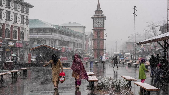 Kashmir Weather Forecast: कश्मीर में शीतलहर से राहत मिलती नहीं दिख रही है. शुक्रवार को घाटी के अधिकांश हिस्सों में न्यूनतम तापमान फ्रीजिंग पॉइंट से कई डिग्री नीचे दर्ज किया गया.
