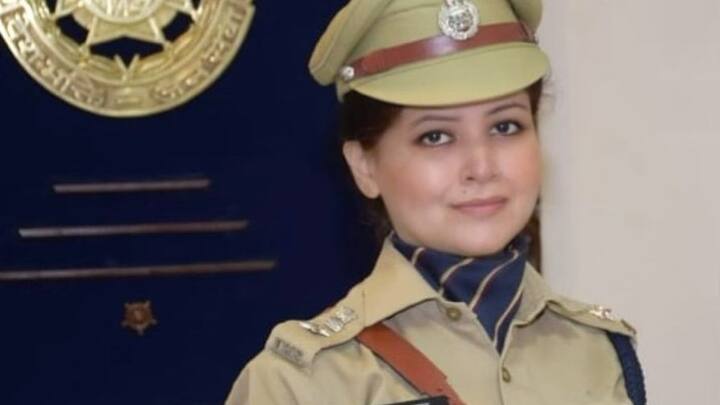 এরই মাঝে বলিউডের বেশ কিছু ছবিতে অভিনয় করেন সিমলা। ছোটবেলা থেকেই অভিনয়, নাচ-গানের প্রতি তার একটা ঝোঁক ছিলই।