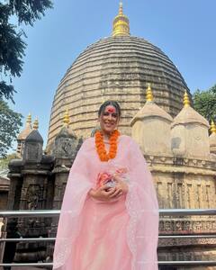 Nia Sharma Pics: माथे पर तिलक और गले में फूलों की माला पहन निया शर्मा ने किए कामाख्या देवी के दर्शन, पिंक सूट में दिखीं बेहद खूबसूरत