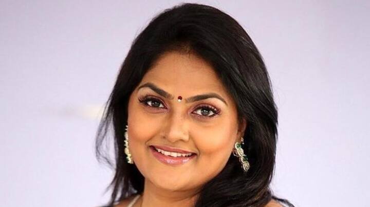 80 காலகட்டத்தில் முன்னணி நடிகையாக வலம் வந்தவர் நடிகை நிரோஷா.  நடிகவேள் எம்.ஆர். ராதாவின் கடைக்குட்டியான நிரோஷா 'அக்னி நட்சத்திரம்' திரைப்படம் மூலம் தமிழ் சினிமாவிற்கு அறிமுகமானார்.