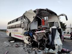 Buldhana  Accident : पुण्याहून शेगावला जाणाऱ्या बसचा भीषण अपघात, 18 प्रवाशी जखमी तर आठ  प्रवाशांची प्रकृती गंभीर...