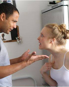 ਹਮਦਰਦੀ ਅਤੇ ਸਮਝਦਾਰੀ ਦਿਖਾਓ: ਸਥਿਤੀ ਨੂੰ ਆਪਣੇ ਸਾਥੀ ਦੇ ਨਜ਼ਰੀਏ ਤੋਂ ਦੇਖਣ ਦੀ ਕੋਸ਼ਿਸ਼ ਵੀ ਕਰੋ ਅਤੇ ਉਨ੍ਹਾਂ ਦੇ ਨਜ਼ਰੀਏ ਨੂੰ ਸਮਝੋ। ਇਹ ਯਾਦ ਰੱਖਣਾ ਮਹੱਤਵਪੂਰਨ ਹੈ ਕਿ ਰਿਸ਼ਤਿਆਂ ਵਿੱਚ ਝਗੜੇ ਆਮ ਹੁੰਦੇ ਹਨ ਅਤੇ ਅਕਸਰ ਧੀਰਜ ਅਤੇ ਸਮਝ ਨਾਲ ਹੱਲ ਕੀਤੇ ਜਾ ਸਕਦੇ ਹਨ।