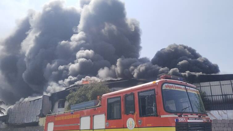 Fire accident Coimbatore gold jewelry box factory Fire Accident: கோவை தங்க நகைப்பெட்டி தொழிற்சாலையில் தீ விபத்து - உள்ளே இருந்தவர்களின் நிலை என்ன?