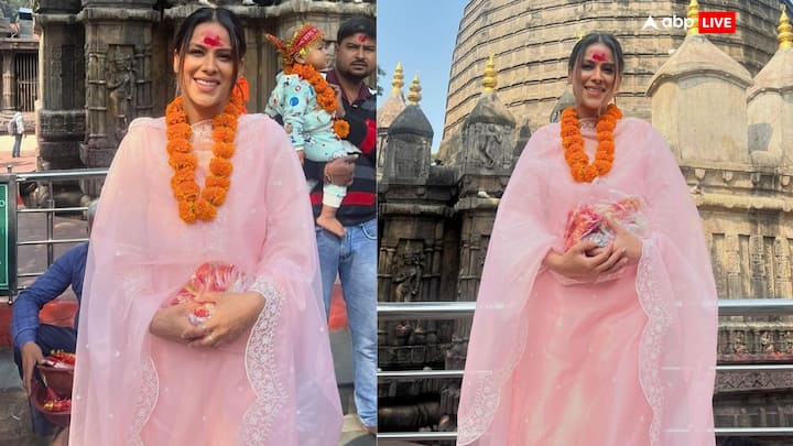 Nia Sharma Visits Kamakhya Devi temple: टीवी एक्ट्रेस निया शर्मा हाल ही में गुवाहाटी पहुंची. जहां उन्होंने कामाख्या देवी के दर्शन कर उनका आशीर्वाद लिया. नीचे देखिए एक्ट्रेस की लेटेस्ट तस्वीरें......