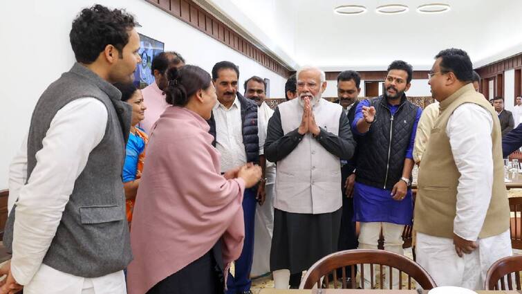PM Narendra Modi in Parliament Canteen Eight MP Invited for meal with PM Modi PM Modi Lunch: மாற்றுக்கட்சி எம்.பிகளுடன் மதிய உணவு; மக்களவைத் தேர்தலுக்கு ஸ்கெட்ச் போடும் பிரதமர் மோடி