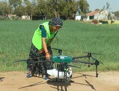 Drone Pilot: કેન્દ્ર સરકારની ડ્રોન દીદી યોજનામાં બનાસકાંઠાની આ મહિલાની થઈ પસંદગી, 15 લાખના ડ્રોન સાથે મળી ઇલેક્ટ્રિક રીક્ષા