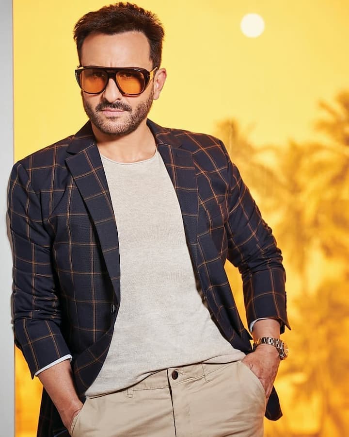 बॉलीवुड एक्टर सैफ अली खान और एक्ट्रेस करीना कपूर खान इस वक्त इंडस्ट्री के सबसे फेवरेट कपल्स में शुमार हैं. दोनों ही एक बेहतरीन शादीशुदा जिंदगी जी रहे हैं और खुश भी नजर आते हैं. लेकिन करीना कपूर से शादी के पहले सैफ अली खान को अपनी फर्स्ट मैरिज में काफी कुछ बुरे अनुभव भी झेलने पड़े थे. दरअसल सैफ अली खान की पहली शादी एक्ट्रेस अमृता सिंह से हुई थी. दोनों ने साल 1991 में शादी की थी और 13 साल के शादीशुदा जीवन के बाद साल 2004 में दोनों अलग हो गए थे.