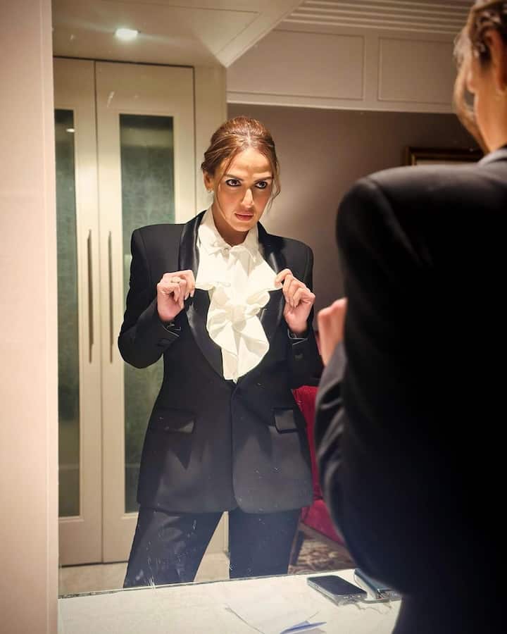 ईशा देओल – बात करें ईशा देओल की तो कुछ दिनों पहले ही एक्ट्रेस ने ये ऐलान किया है कि वो अपने पति से तलाक ले रही हैं. कहा जा रहा है कि इसके पीछे की वजह भरत का एक्सट्रा मैरिटल अफेयर है.