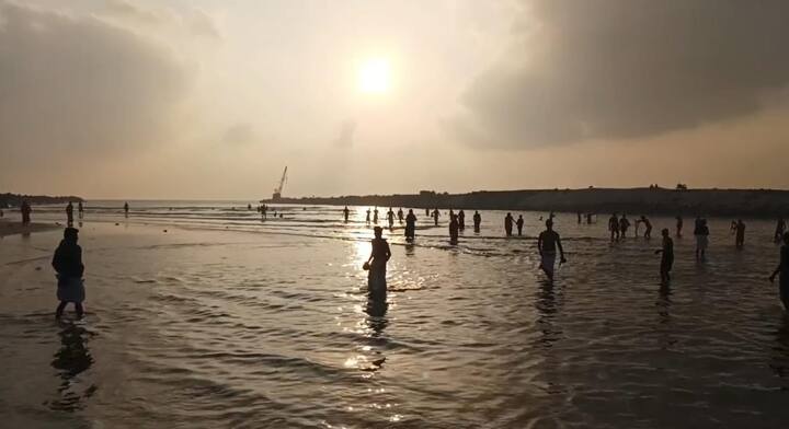 On this day, Hindus honour their ancestors and departed souls by offering tharpanam (special prayers) to them as per the rituals and tradition