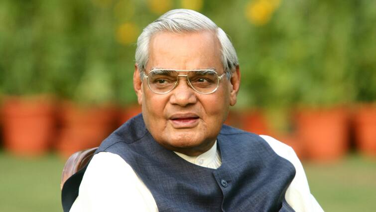 Lok Sabha Election 2024 Mathura History caste politics Atal Bihari Vajpayee was defeated ANN Lok Sabha Election 2024: जब मथुरा सीट पर अटल बिहारी वाजपेयी की हुई थी हार, जानें इस सीट का क्या है समीकरण