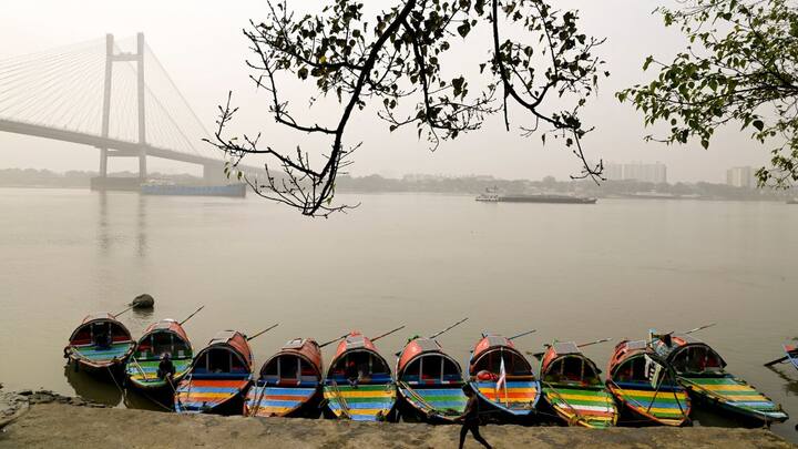 সপ্তাহের শেষে জমিয়ে শীতের আমেজ। শনিবার পর্যন্ত তাপমাত্রা নিম্নমুখী জেলাগুলিতে। দক্ষিণবঙ্গে শুষ্ক আবহাওয়া।