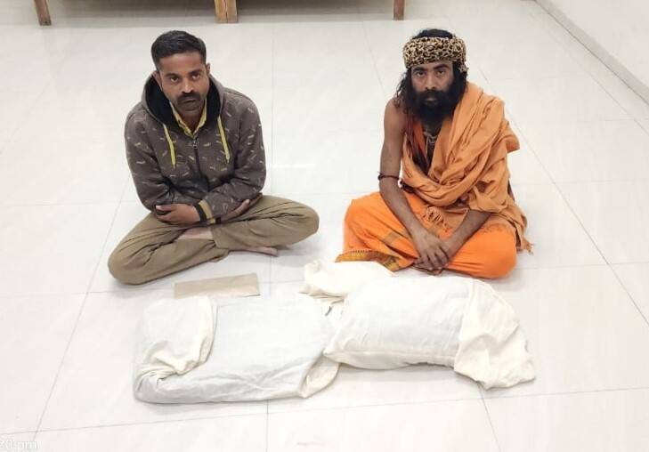 2 persons arrested with 2 kg cannabis from junagadh Junagadh: ભવનાથમાંથી 2 કિલો ગાંજા સાથે 2 શખ્સો ઝડપાયા