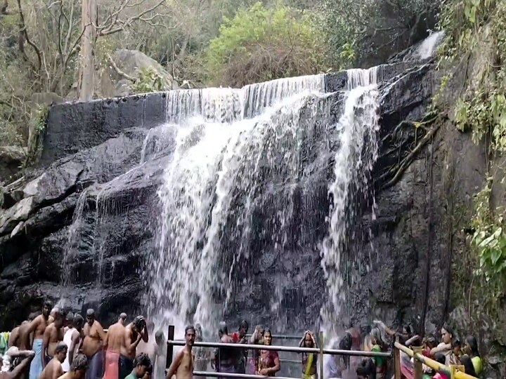 தை அமாவாசையை முன்னிட்டு முன்னோர்களுக்கு தர்ப்பணம் செய்ய சுருளி அருவியில் குவிந்த பக்தர்கள்