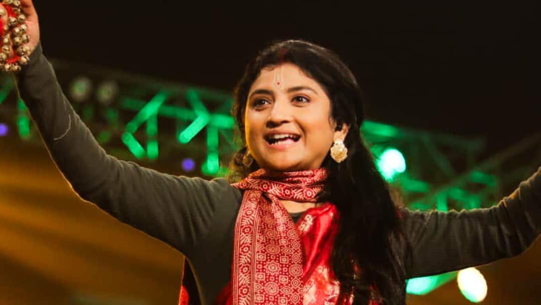 Aditi Munshi went to Dakshineswar to performed at Rotonti Kali Puja know in details Aditi Munshi: রটন্তী কালীপুজোয় দক্ষিণেশ্বরে ভক্তিগীতি শোনাতে হাজির অদিতি মুন্সী