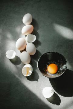 Eggshells Benefits :   हे वाचल्यानंतर अंड्याची 'टरफले' कधीही फेकून देणार नाही !
