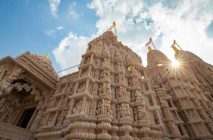 அடித்தளத்தில் 100 சென்சார்கள் உட்பட கோயில் முழுவதும் 350 சென்சார்கள் பொருத்தப்பட்டுள்ளன