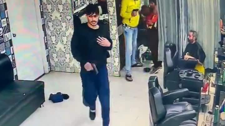 Delhi Crime News 2 Men Fatally Shot Inside Salon At Point-Blank Range In Najafgarh CCTV Video Surfaces Delhi: 2 Men Fatally Shot Inside Salon At Point-Blank Range In Najafgarh, Video Surfaces
