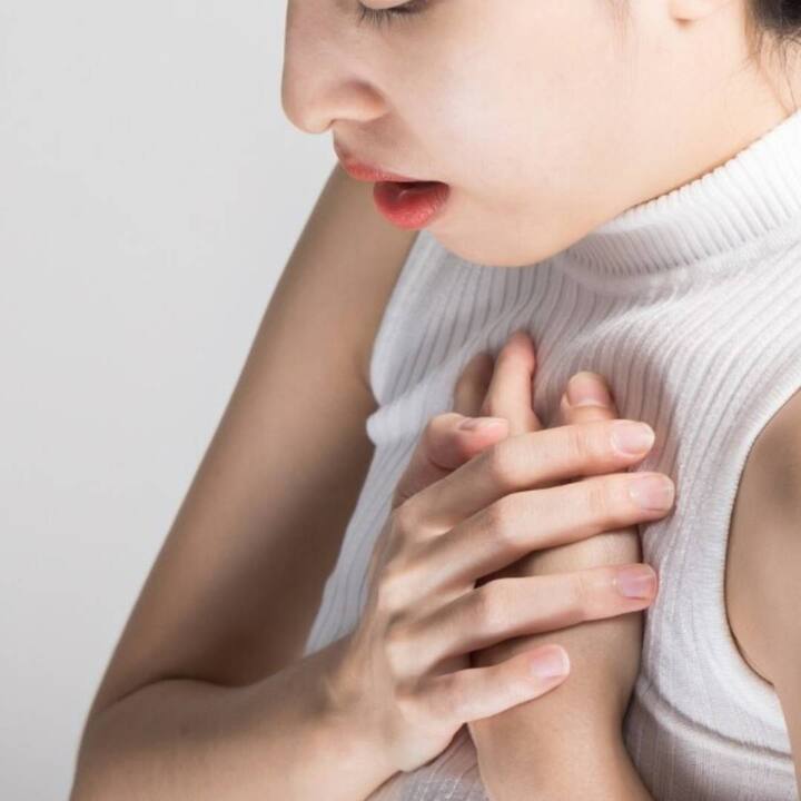 ਕੰਮ ਕਰਨ ਤੋਂ ਬਾਅਦ ਥਕਾਵਟ ਮਹਿਸੂਸ ਹੋਣਾ ਆਮ ਗੱਲ ਹੈ ਪਰ ਜੇਕਰ ਤੁਹਾਨੂੰ ਅਚਾਨਕ ਜ਼ਿਆਦਾ ਪਸੀਨਾ ਆਉਣਾ ਸ਼ੁਰੂ ਹੋ ਜਾਵੇ ਤਾਂ ਇਹ ਸਰੀਰ ਵਿੱਚ ਮੌਜੂਦ ਬਿਮਾਰੀਆਂ ਦਾ ਸੰਕੇਤ ਹੋ ਸਕਦਾ ਹੈ। ਜਿਹੜੇ ਲੋਕ ਪਹਿਲਾਂ ਘੱਟ ਪਸੀਨਾ ਵਹਾਉਂਦੇ ਸਨ ਅਤੇ ਹੁਣ ਜ਼ਿਆਦਾ ਪਸੀਨਾ ਵਹਾਉਂਦੇ ਹਨ, ਉਨ੍ਹਾਂ ਨੂੰ ਸਾਵਧਾਨ ਰਹਿਣਾ ਚਾਹੀਦਾ ਹੈ।