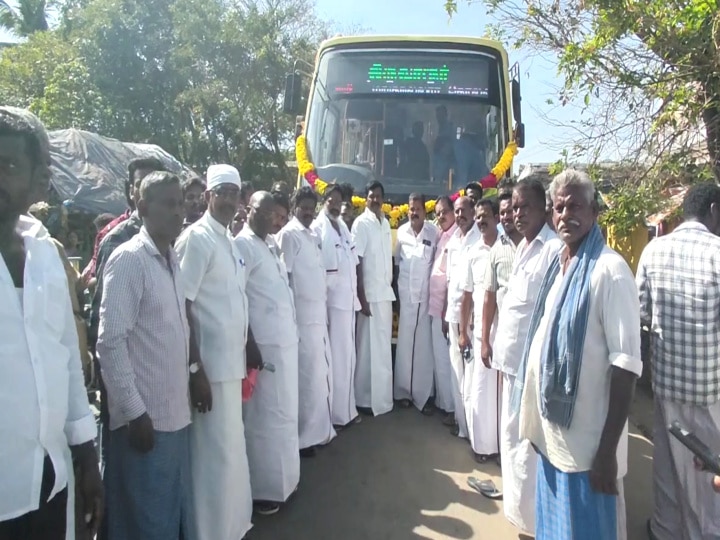 பேருந்தை இயக்கிய எம்எல்ஏ; சுய விளம்பரத்திற்காக அரசு விதிமுறைகள் மீறப்படுகிறதா? - மயிலாடுதுறையில் சமூக ஆர்வலர்கள் கேள்வி....?