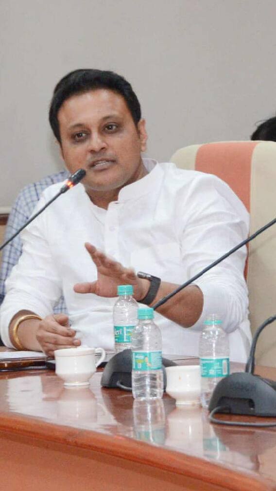 कोण आहेत अभिषेक घोसाळकर?