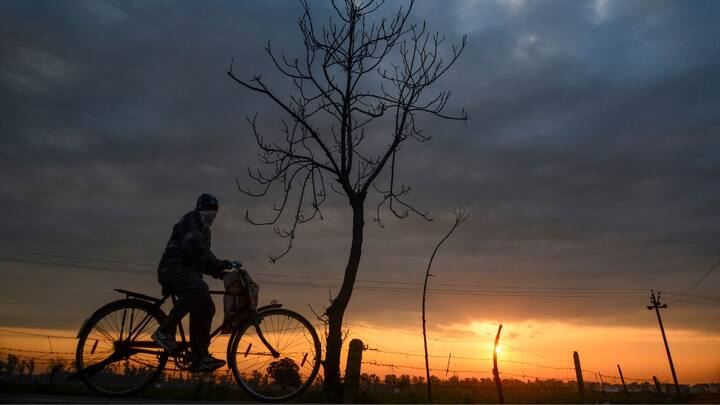 কলকাতায় আরও কমল রাতের তাপমাত্রা। সপ্তাহান্তে শীতের আমেজ জোরালো। পরিষ্কার আকাশ থাকার সম্ভাবনা।