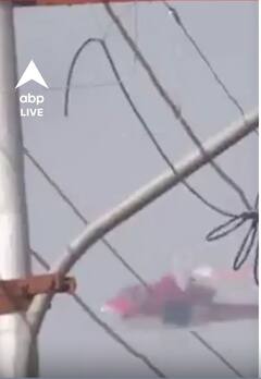 Prayagraj News: माघ मेले के श्रद्धालुओं पर हेलीकॉप्टर से की गई पुष्पवर्षा | #abpnewsshorts