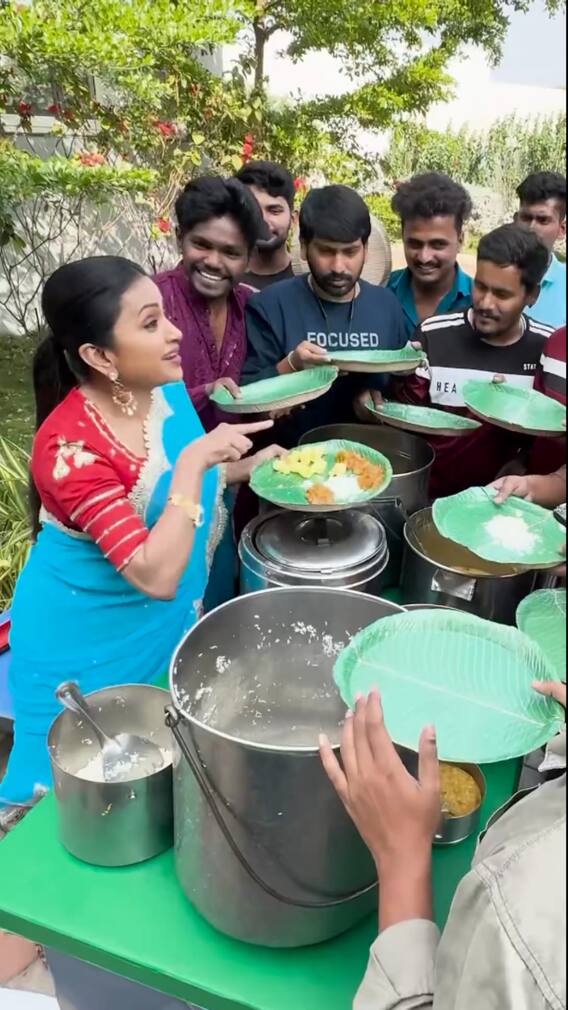 కుమారీ ఆంటీలా మారిపోయిన సుమ, రీమిక్స్ సాంగ్ అదుర్స్