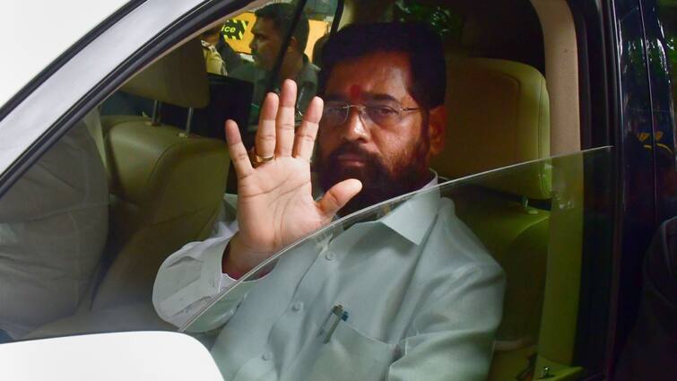 Maharashtra CM Eknath Shinde on Uddhav Thackeray Gaddar Remark Masal has to be extinguished bow and arrow Maharashtra Politics: 'हमें अहंकार की मशाल को तीर-धनुष से...', उद्धव गुट के 'गद्दार' वाले बयान पर CM शिंदे का पलटवार