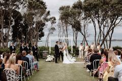 IPL 2024 से पहले RCB के लॉकी फर्ग्यूसन ने रचाई शादी, सामने आईं खूबसूरत तस्वीरें