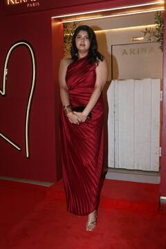 Anshula Kapoor Photos: वैलेंटाइन वीक में रेड ड्रेस पहन बला की खूबसूरत लगीं अर्जुन कपूर की बहन अंशुला, फोटोज वायरल