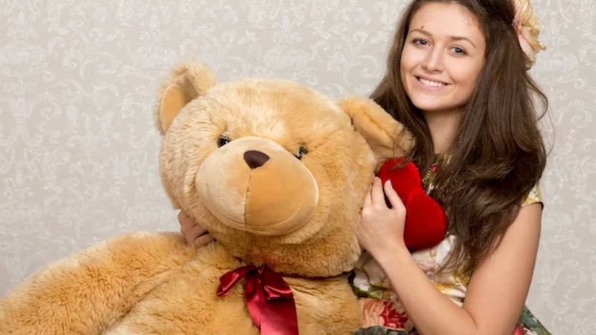Happy Teddy Day 2024 Wishes: टेडी डे पर अपनी पार्टनर को भेजें ये रोमांटिक विश, टेडी जैसे रखेगी पास
