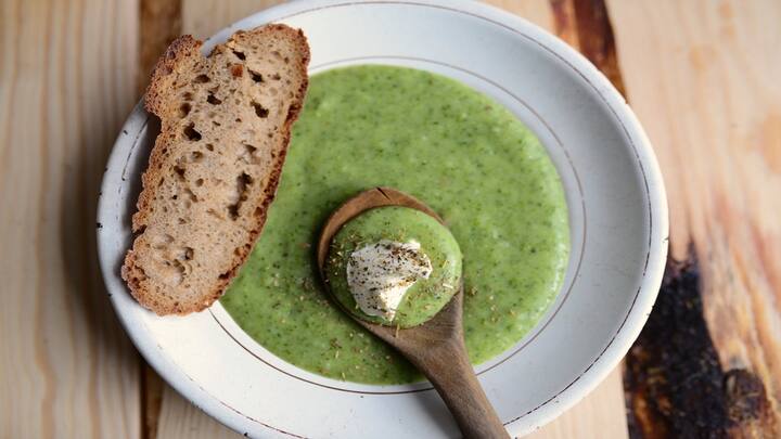 Broccoli Soup: ஆரோக்கியமான உணவுகளில் சூப் முக்கியமானது. வீட்டிலேயே எளிதாக செய்துவிடலாம்.