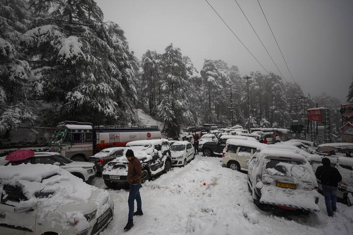 घाटी में  'चिल्ला-ए-कलां' की 40 दिनों की सबसे कठोर सर्दियों की अवधि  इस सप्ताह की शुरुआत में समाप्त हो गई थी. लेकिन कश्मीर में शीत लहर जारी है. (फाइल फोटो)