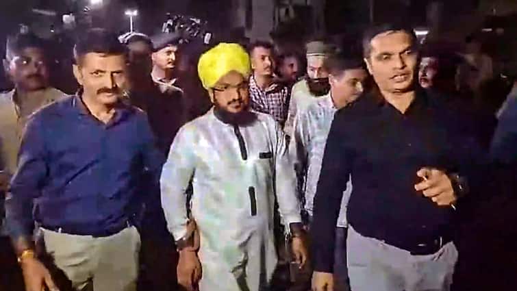 Kutch Court Send Mumbai Based Islamic Preacher Mufti Salman Azhari in Police Custody In Hate Speech Case Mufti Salman Azhari: मुफ्ती सलमान अजहरी की बढ़ीं मुश्किलें, गुजरात की कोर्ट ने पुलिस रिमांड में भेजा