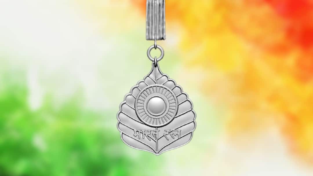 Bharat Ratna Award List: 1954 से 2024 तक... 53 लोगों को मिला देश का सर्वोच्च सम्मान, पढ़िए पूरी लिस्ट Bharat Ratna Award List From 1954 to 2024 53 people received the countrys highest honor read the complete list Bharat Ratna Award List: 1954 से 2024 तक... 53 लोगों को मिला देश का सर्वोच्च सम्मान, पढ़िए पूरी लिस्ट