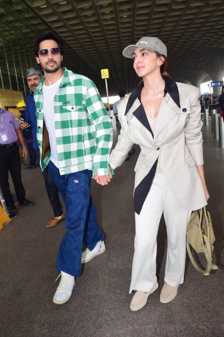 Kiara, on the other hand, wore flare trousers and an off-white blazer.