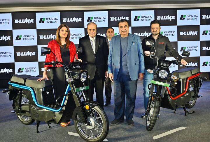 புதிய லூனா மின்சார ஸ்கூட்டரின் விலை, ரூ. 69,990 என நிர்ணயம் செய்யப்பட்டுள்ளது